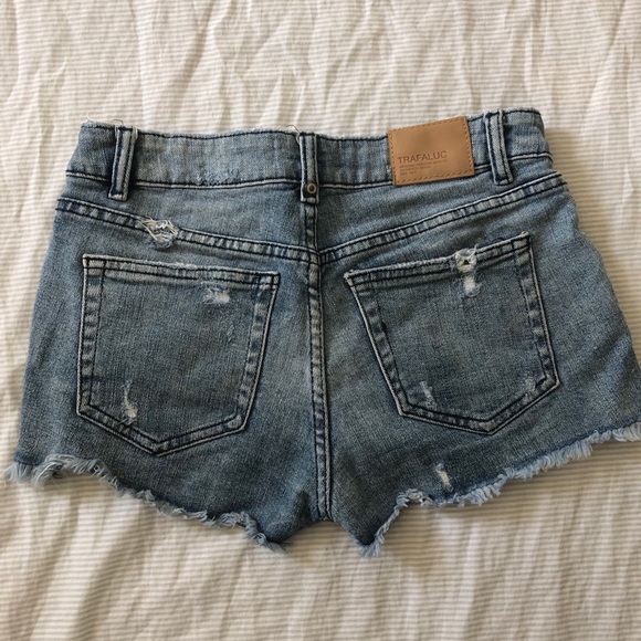 Denim cutoff shorts - Picture 2 of 3